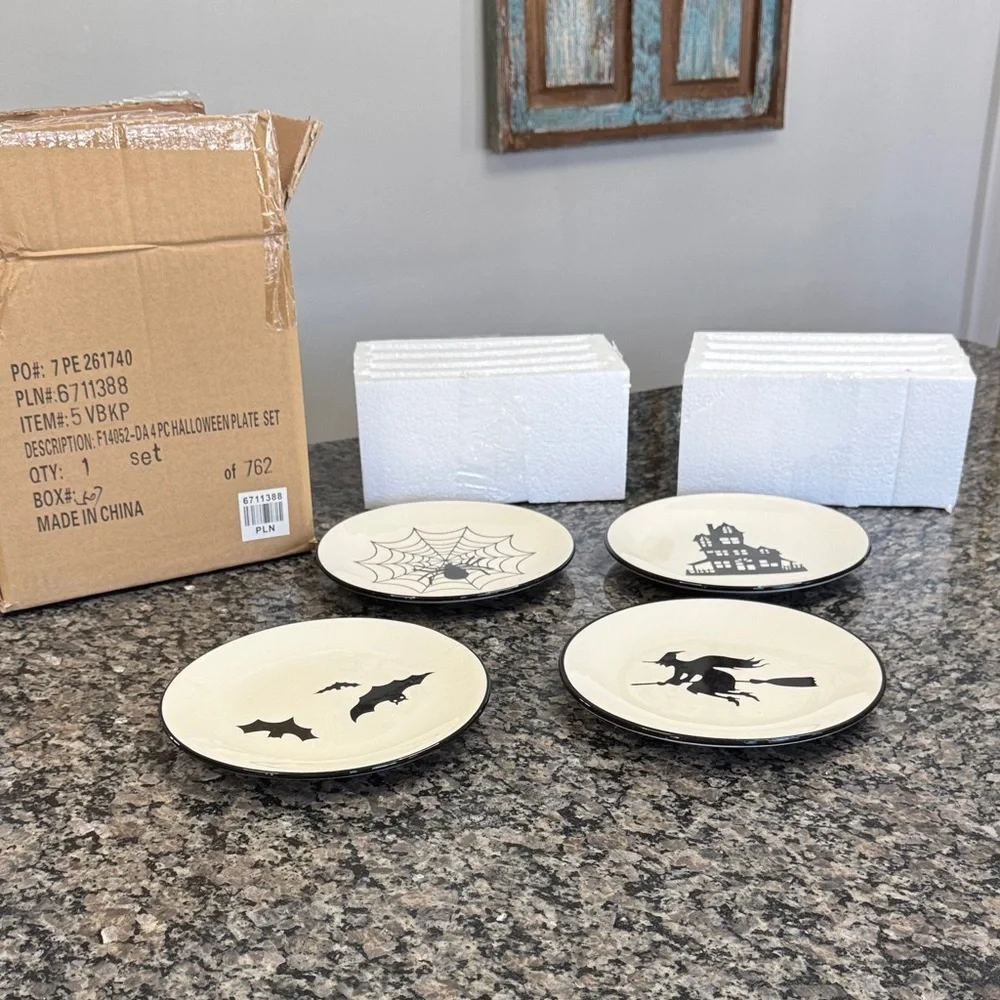 4 Halloween Themed Plates 8 inch NEW